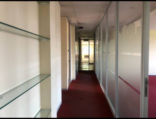 389M² OFFICE TO LET IN HYDE PARK